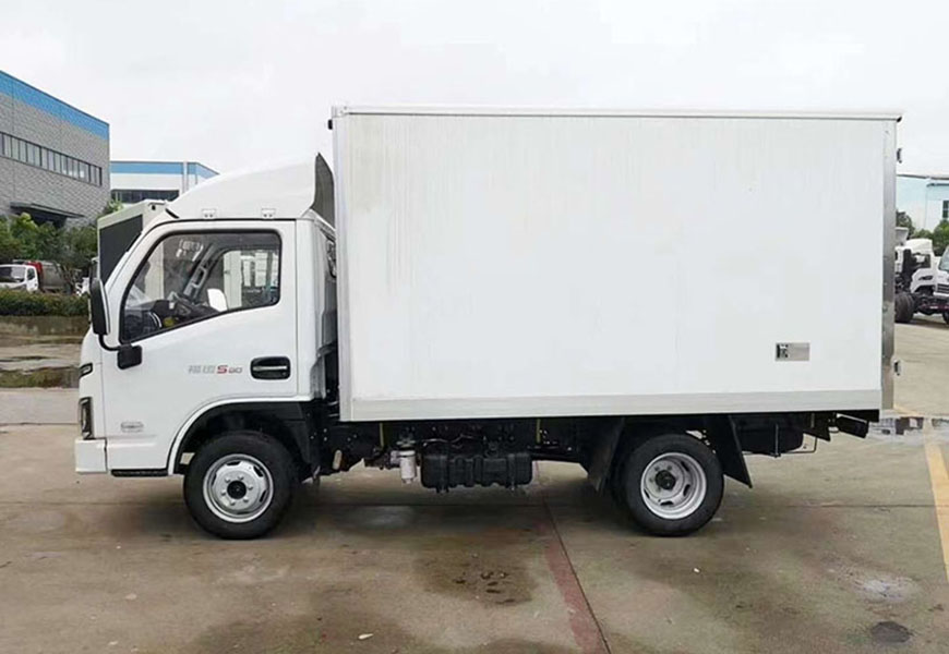 上汽躍進(jìn)福運(yùn)S80柴油版冷藏車廂體圖片