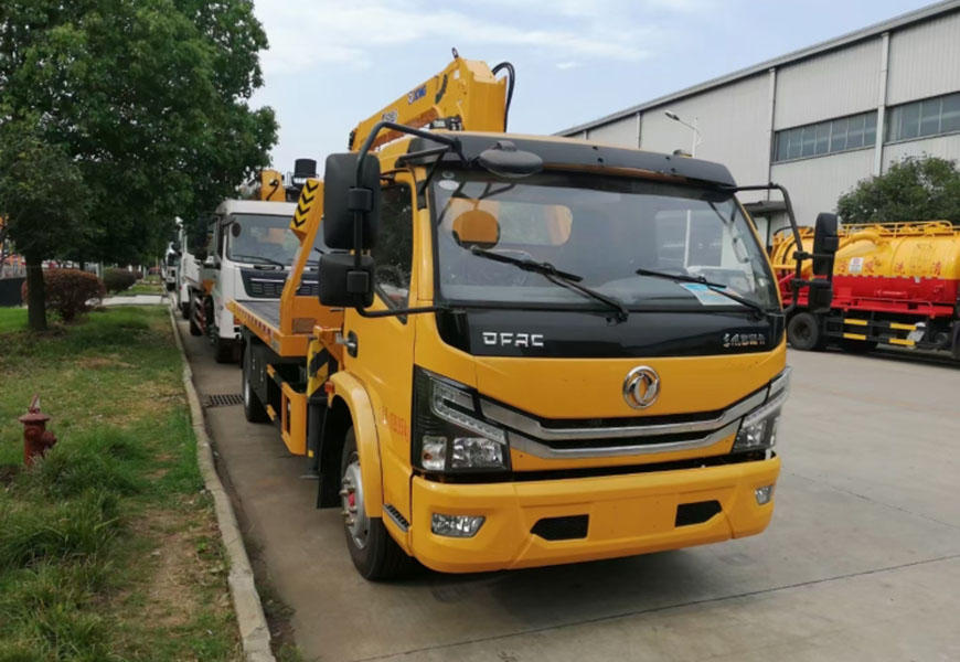 國六東風多利卡平板帶吊清障車圖片