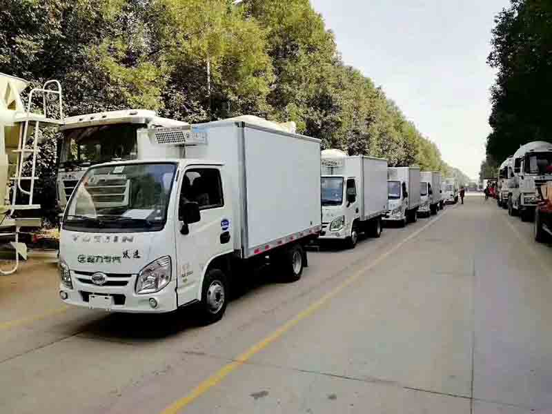 程力專(zhuān)業(yè)廠8臺(tái)冷藏車(chē)齊發(fā)