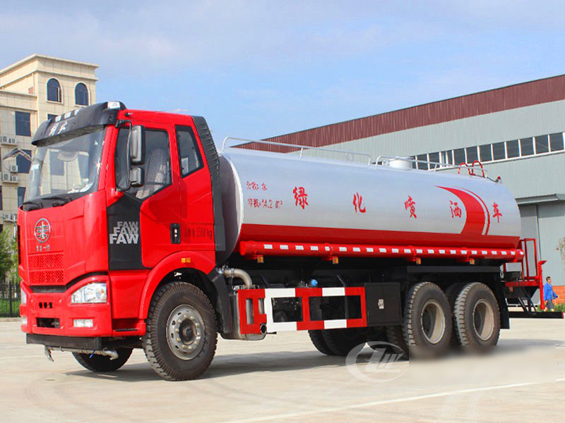 解放20噸灑水車(chē)成功交付客戶